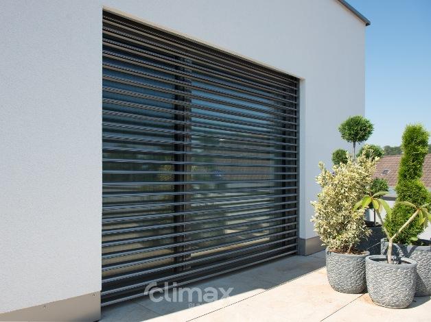 Outdoor blinds